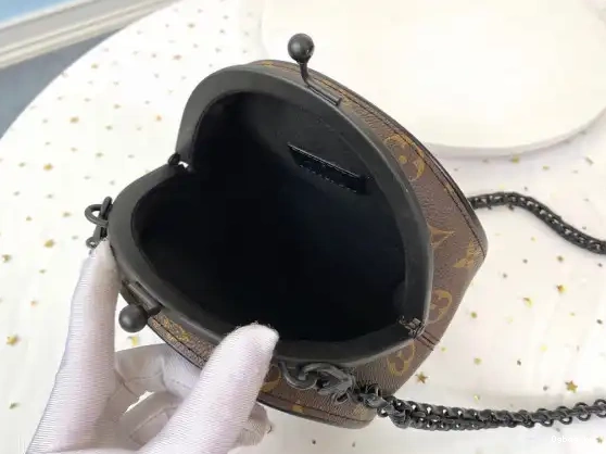 BC VUITTON BOURSICOT LOUIS 0513
